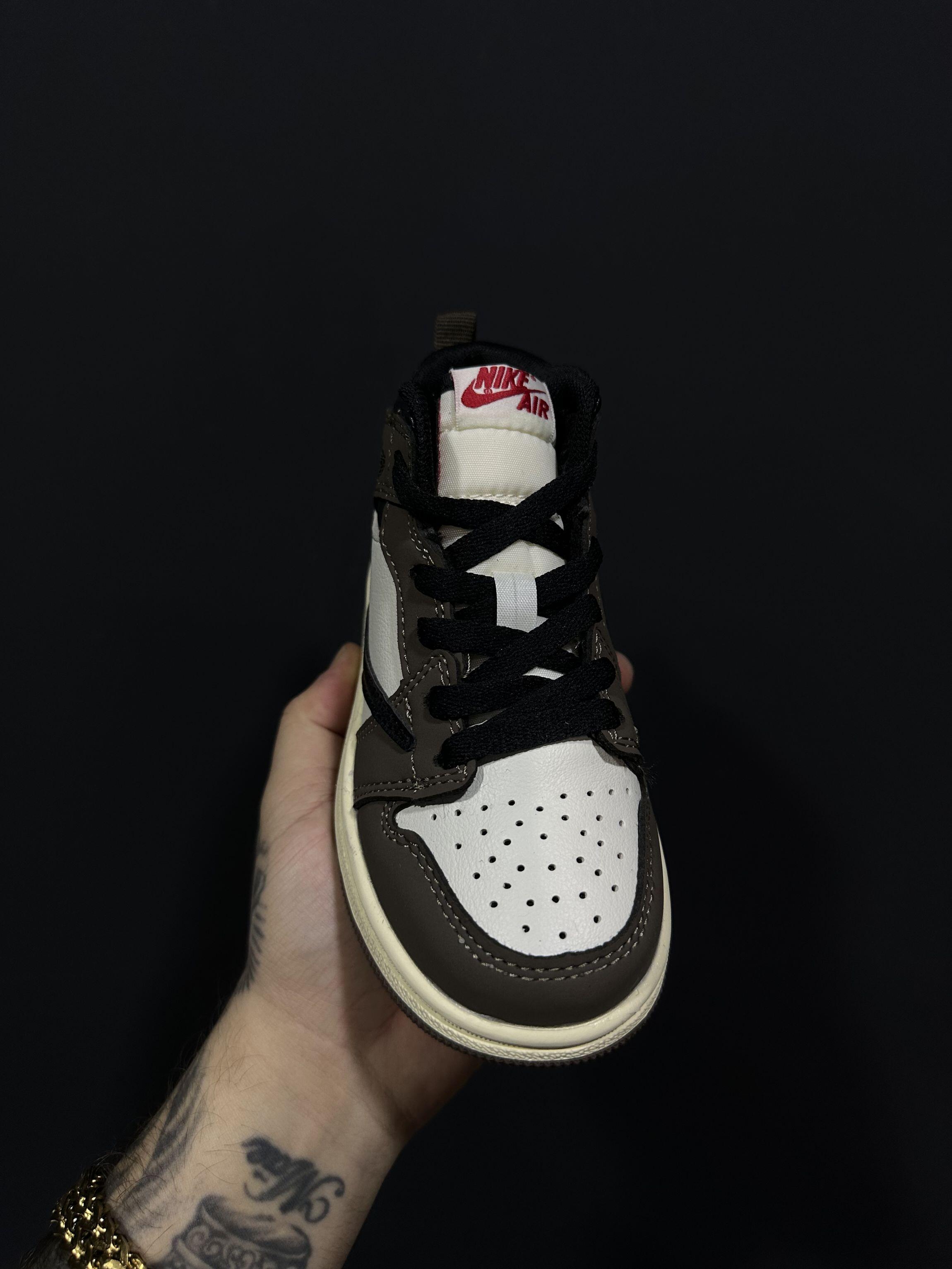 Comprar Travis Scott X Air Jordan 1 - R$800,00