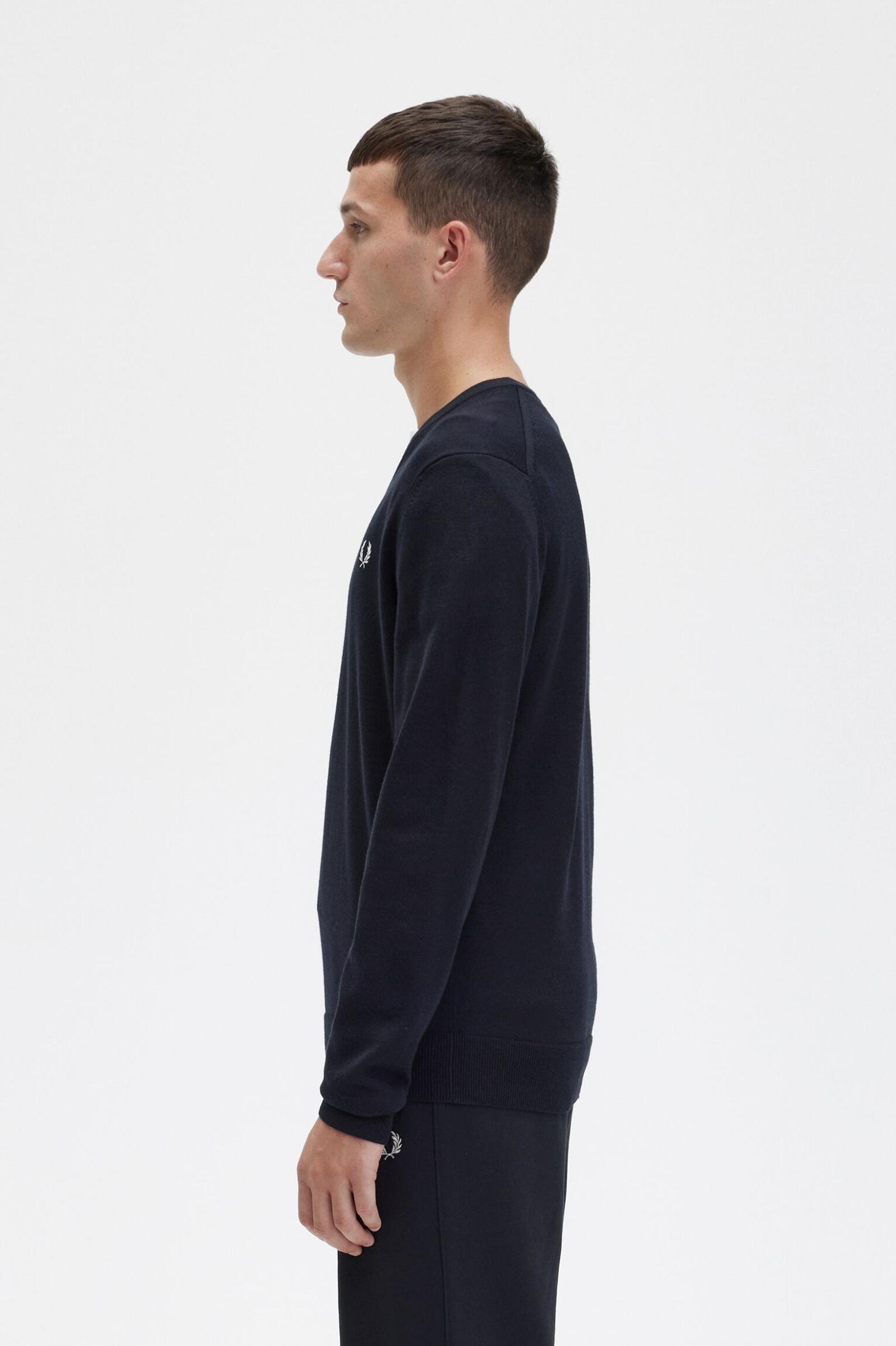 Suéter Clássico Fred Perry: Elegância e Conforto em Harmonia - a
