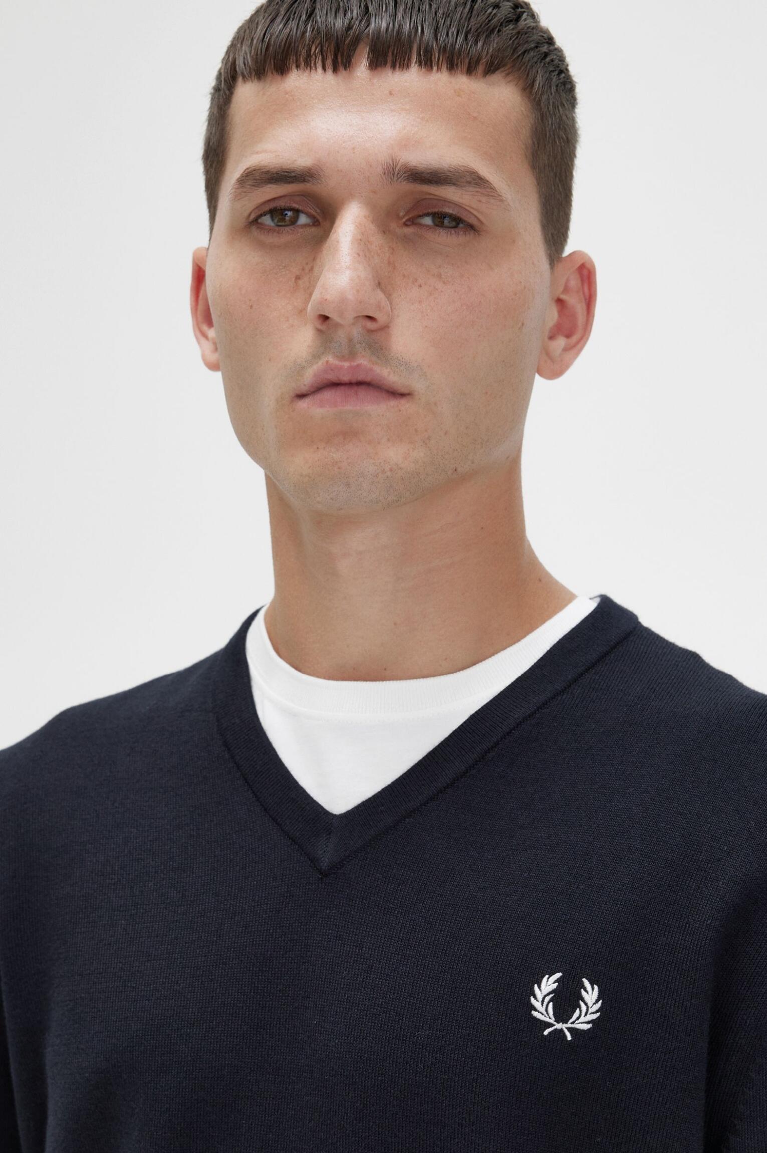 【perry】 Suéter Clássico Fred Perry: Elegância e Conforto em Harmonia