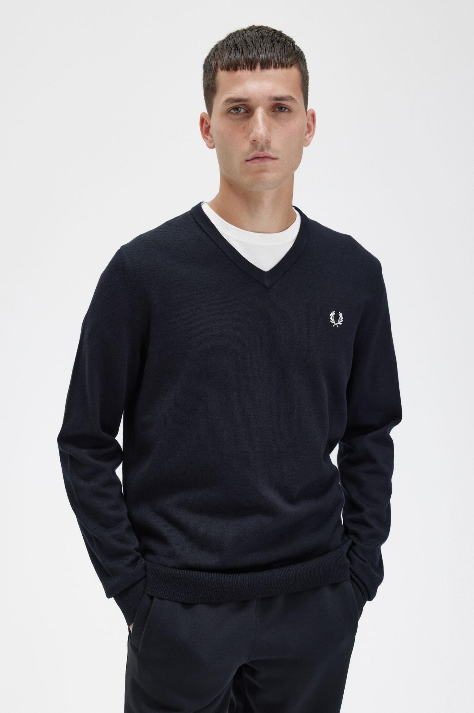 Suéter Clássico Fred Perry: Elegância e Conforto em Harmonia - a