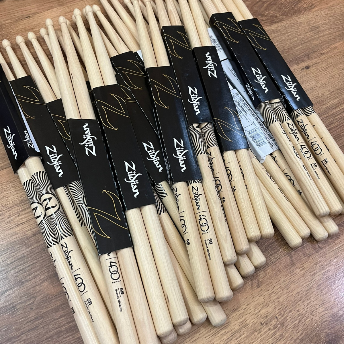 Comprar Baqueta Zildjian 400 Anos Madeira Tradicional 5B - R$140,00