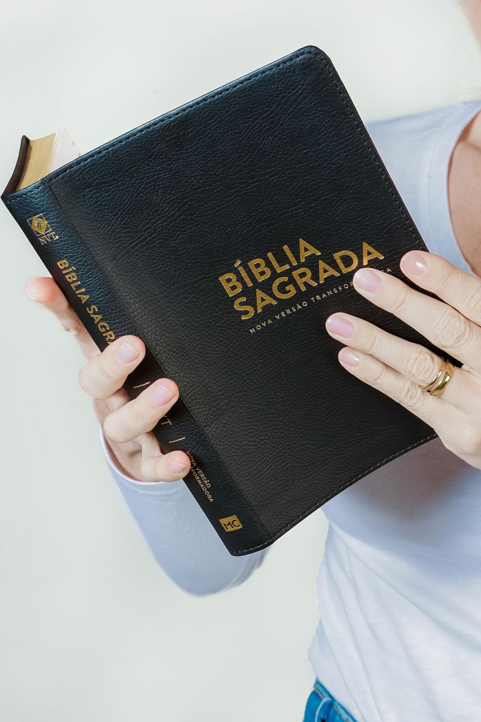 Bíblia Nova Versão Transformadora (Luxo, Letra Normal, Preto)