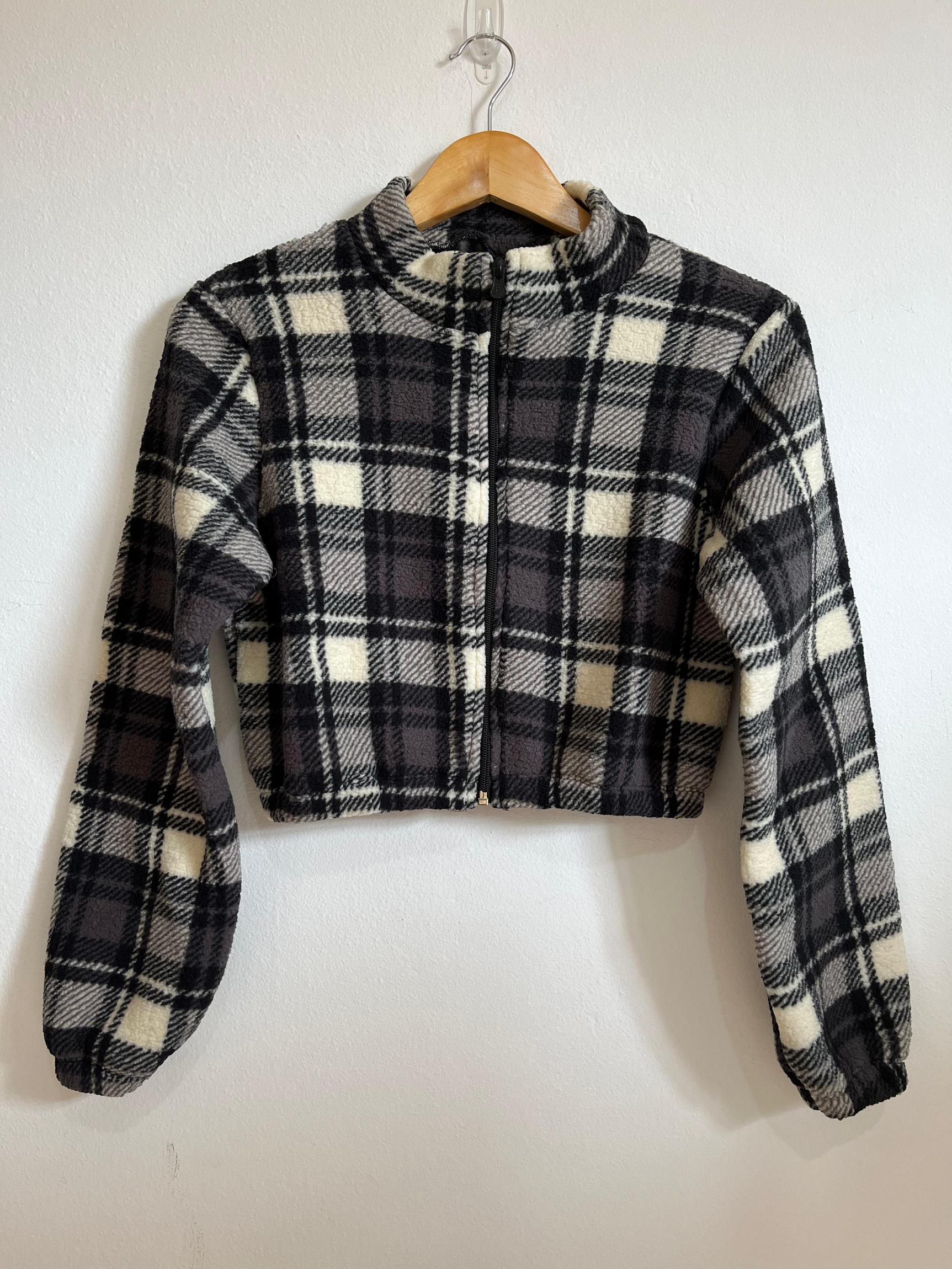 Jaqueta Cropped Xadrez de Pelo Sherpa Zíper - Main Image