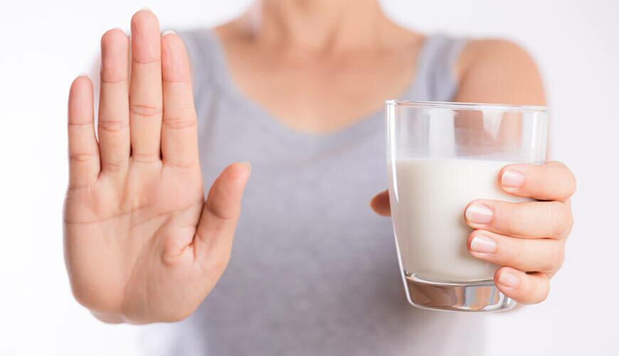 Quais são os sintomas de intolerância à lactose?