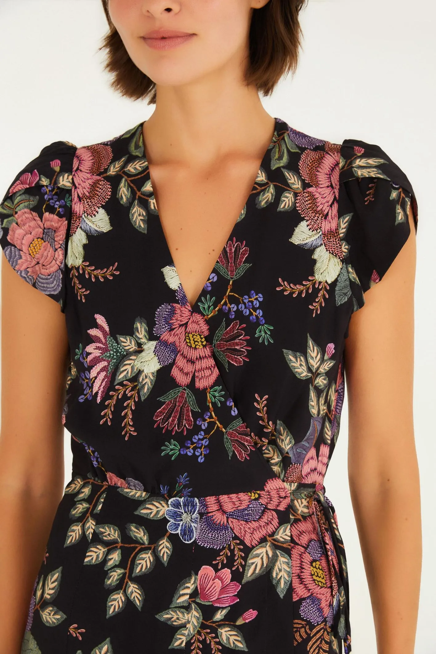 Comprar Vestido Curto Estampado Floral Berlim FARM - Alto Inverno