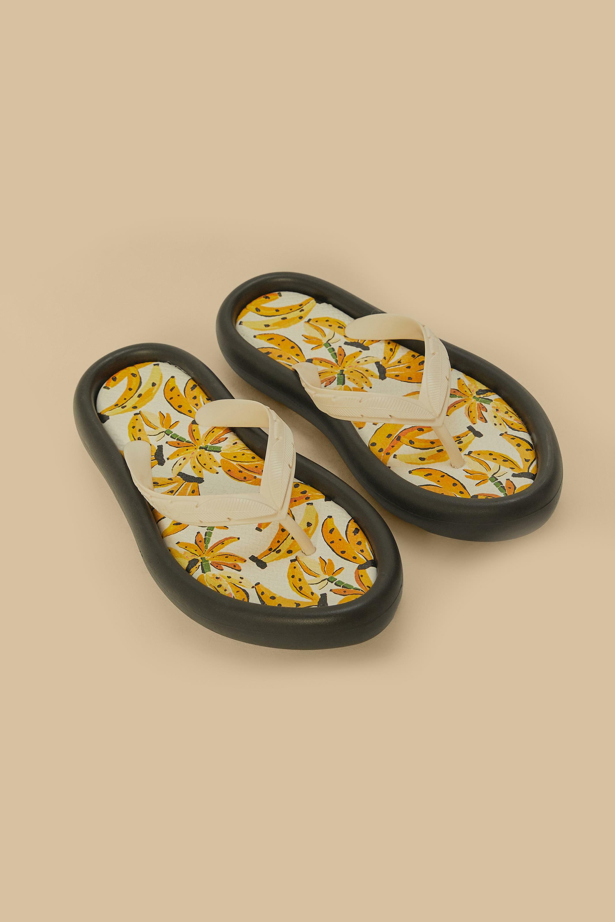 Comprar Chinelo Canoa Banana FARM - Verão 2026 - Loja KJU Brasil