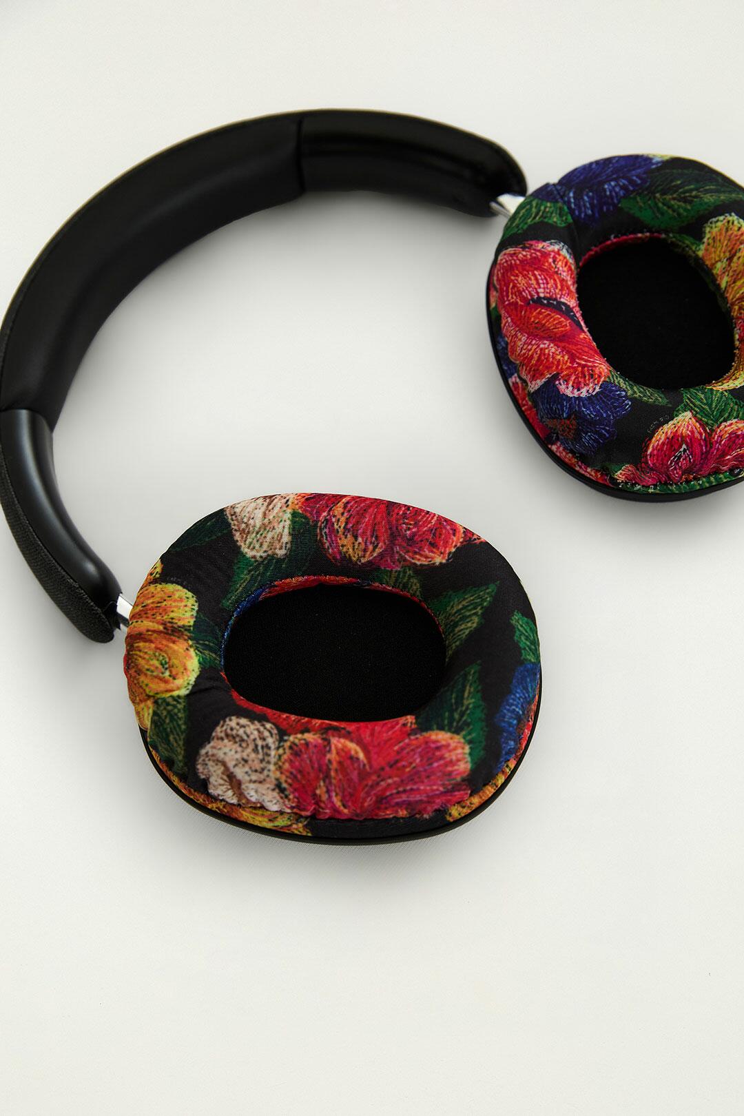 Comprar Headphone Floral Paraiso Bordado Preto FARM ETC - Inverno 2026