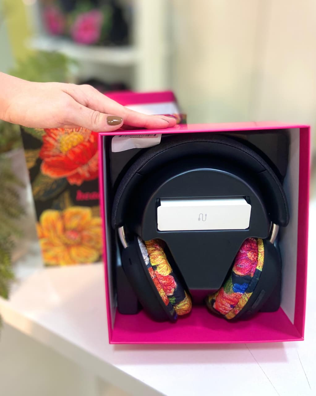 Comprar Headphone Floral Paraiso Bordado Preto FARM ETC - Inverno 2026