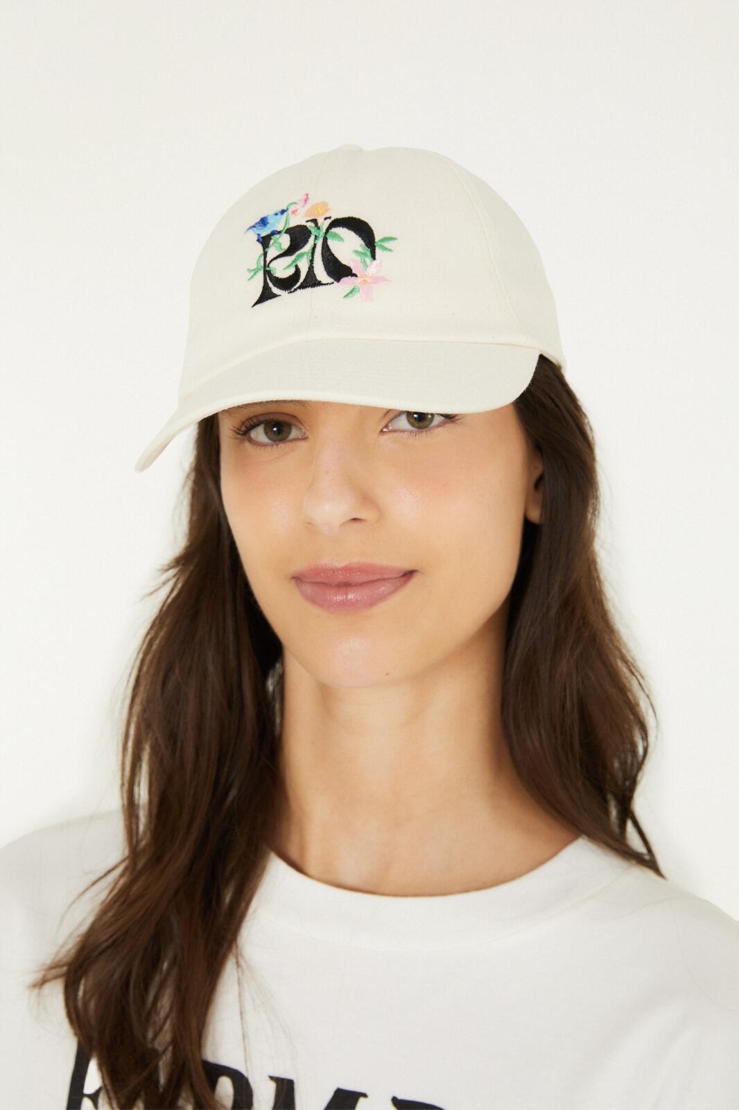 BONE BORN BORN 新品 未開封 ano Comprar Boné Rio Off White FARM ETC - Inverno 2026