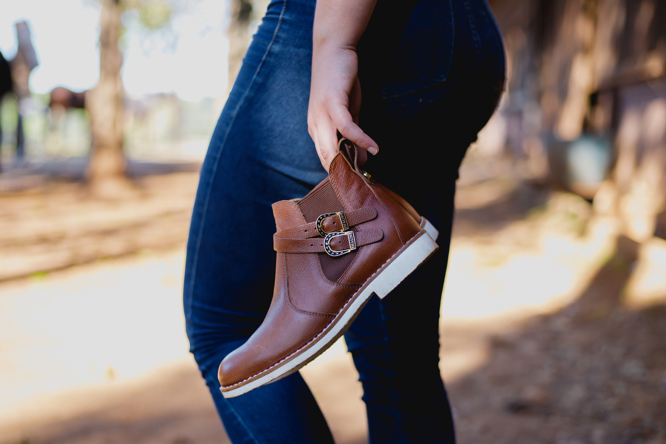 Comprar BOTINA GEL C/ ELÁSTICO FEMININA HANNAH a partir de R$617 - Main Image