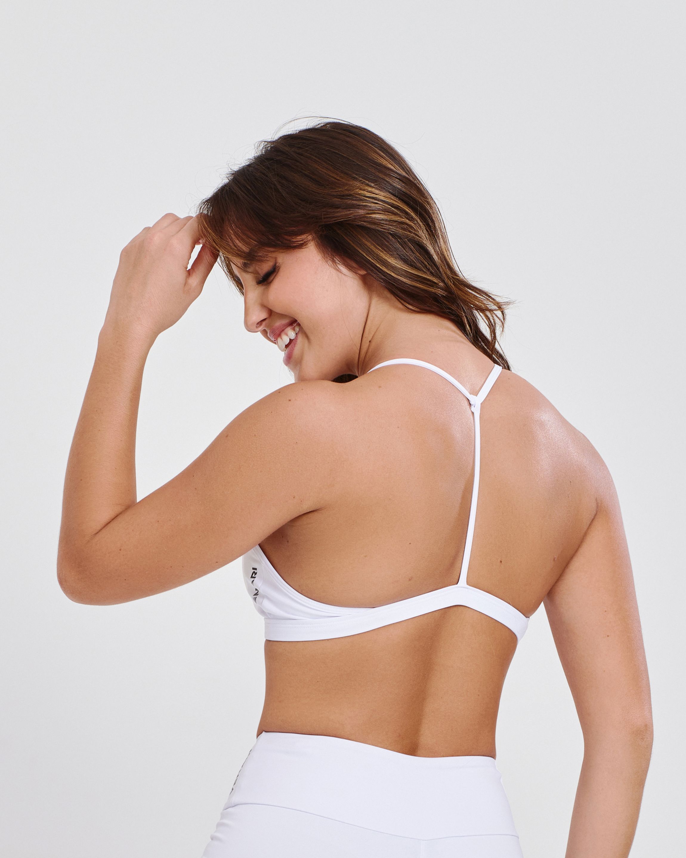 Comprar Top Y Branco Essential - a partir de R$61,65