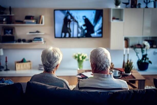 Televiso pode impactar a sade dos idosos, diz pesquisa