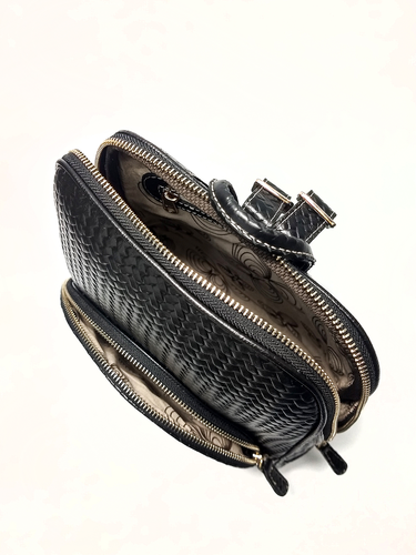 Mochila Vick - Couro Tressê Trança Preto c/ Relax Preto