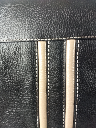 Bolsa Carteiro Duda - Couro Relax Preto c/ Bege