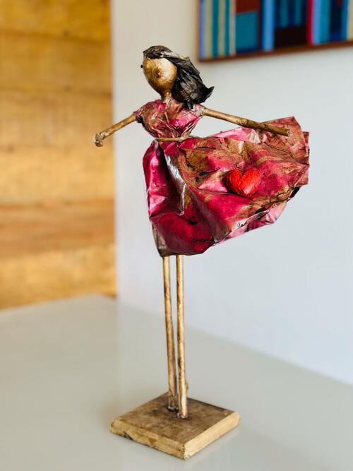 Escultura Mulher com Corao