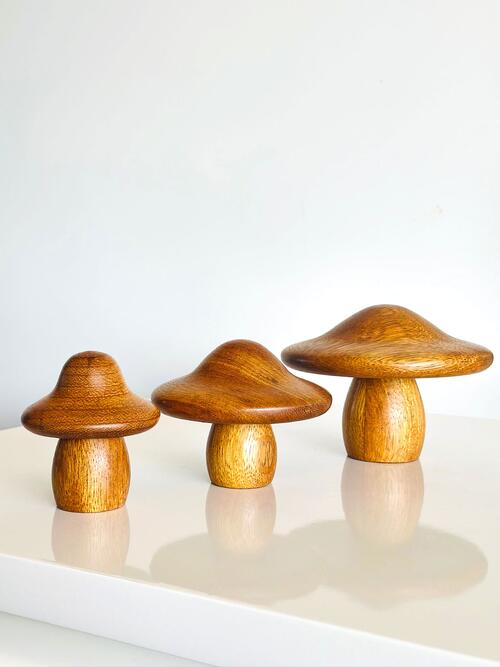 Cogumelos em Madeira