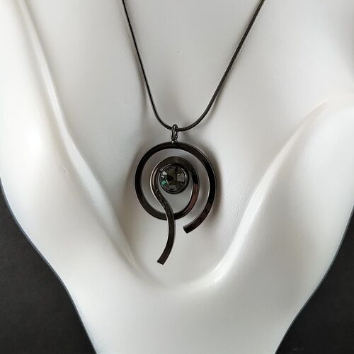 Colar pingente artemis ródio negro