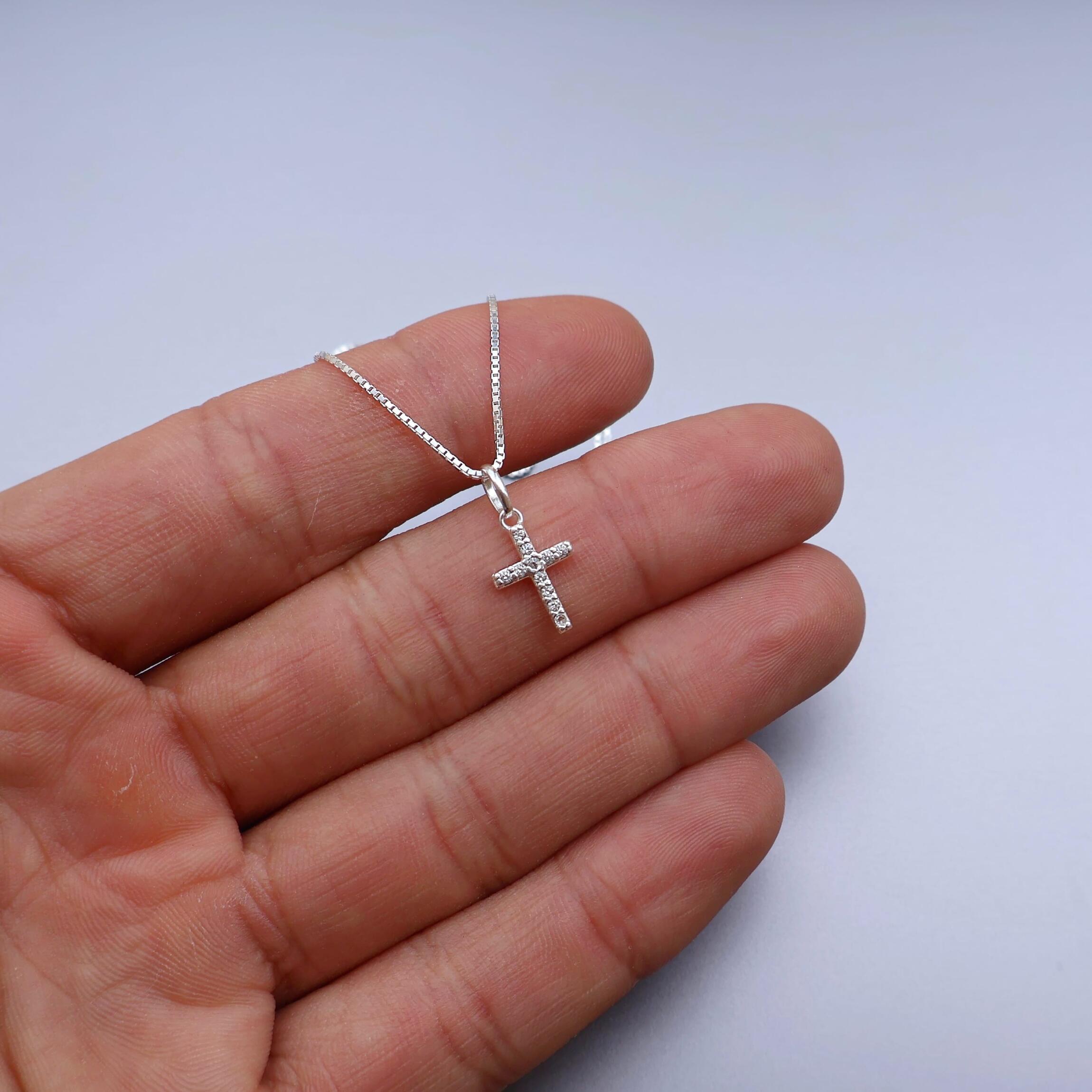 Pingente de Prata Crucifixo Cravejado Pequeno| Argennti - R$97,00