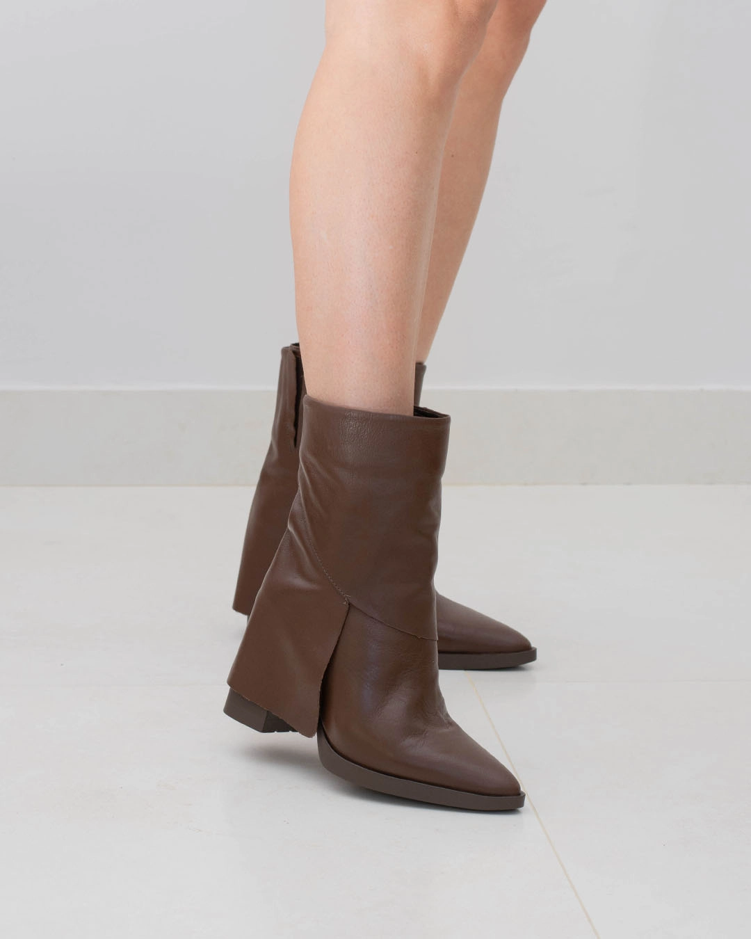 Bota Meia Pata Polaina Switch em Couro - Dolce Store