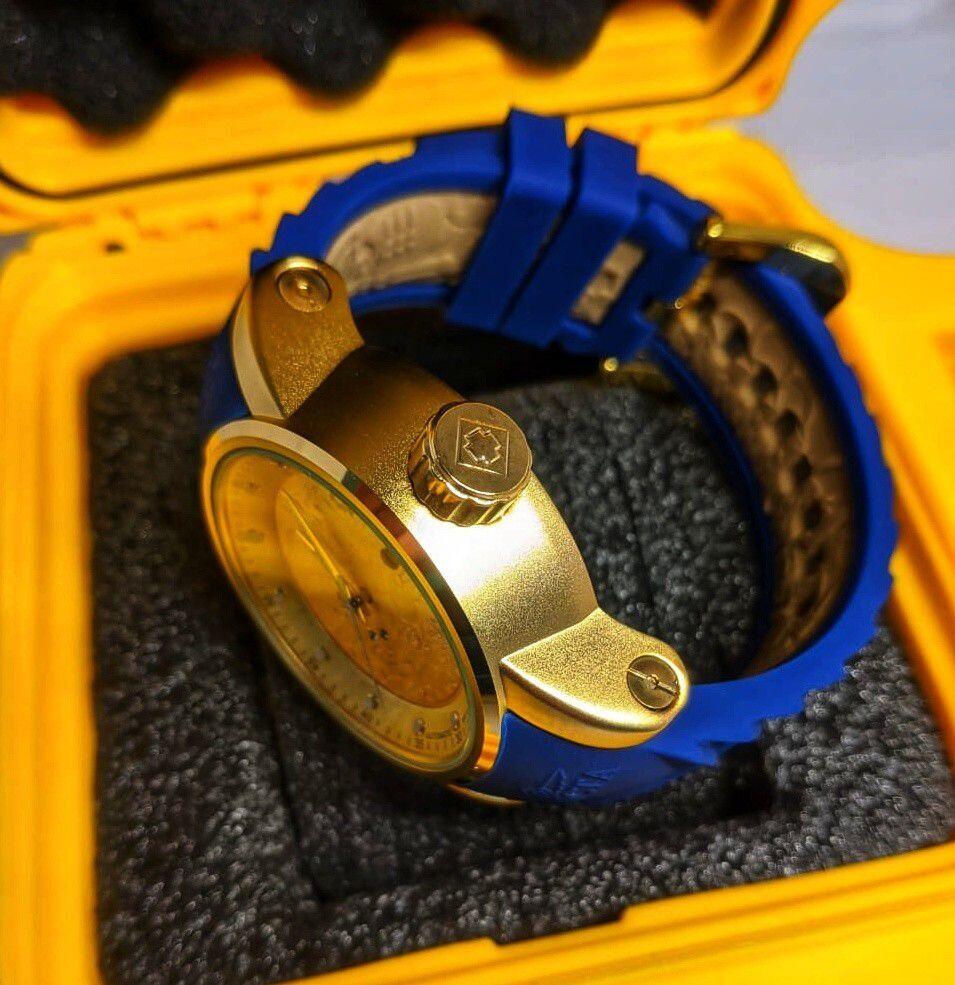 Relógio Invicta Yakuza Diamante - Dourado pulseira Azul a