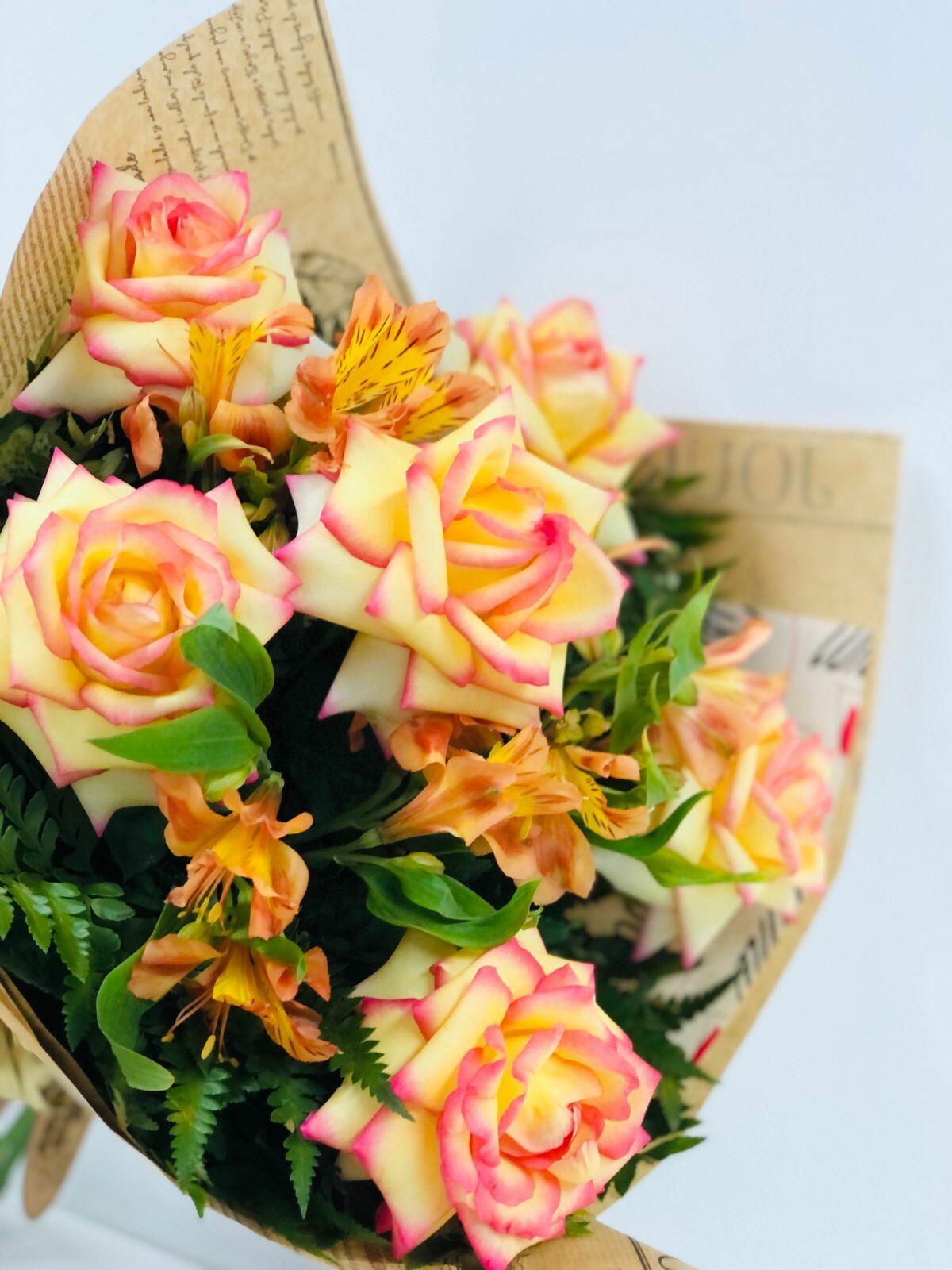 Comprar Buquê de 06 Rosas ambiance - R$140,00 - Flor De Laranjeira
