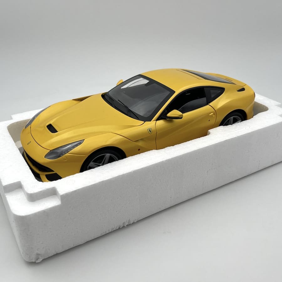 ホットウィールエリート .1/18フェラーリ F12ベルリネッタ イエロー Hot Wheels Elite 1:18 Ferrari F12 Berlinetta in Giallo Tristrato