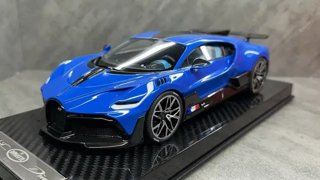 Comprar Bugatti Divo Bleu Le Mans 1/18 Exclusive Models - a partir