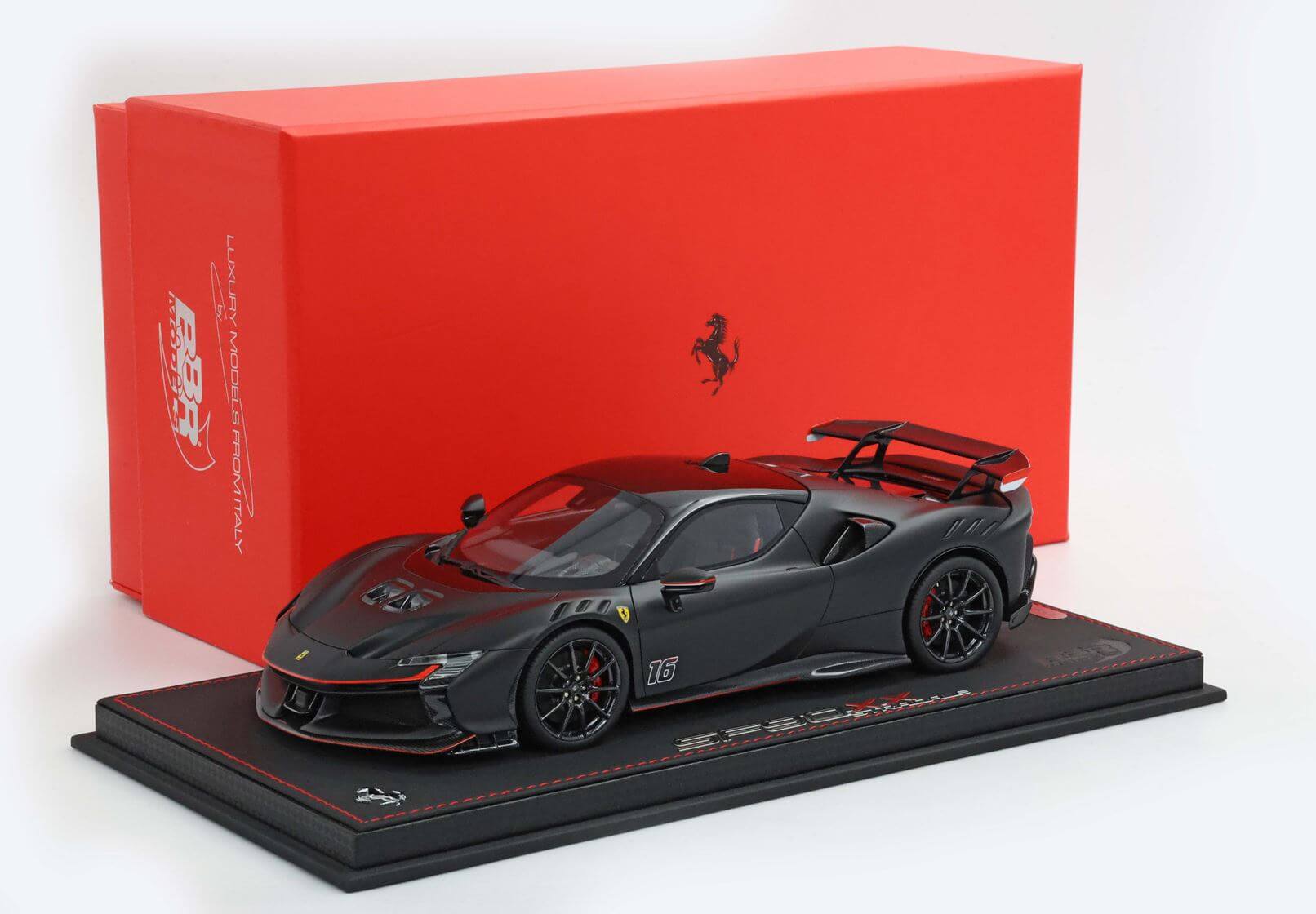 Comprar Ferrari SF90 XX Stradale Charles Leclerc 2024 Preta 1/18