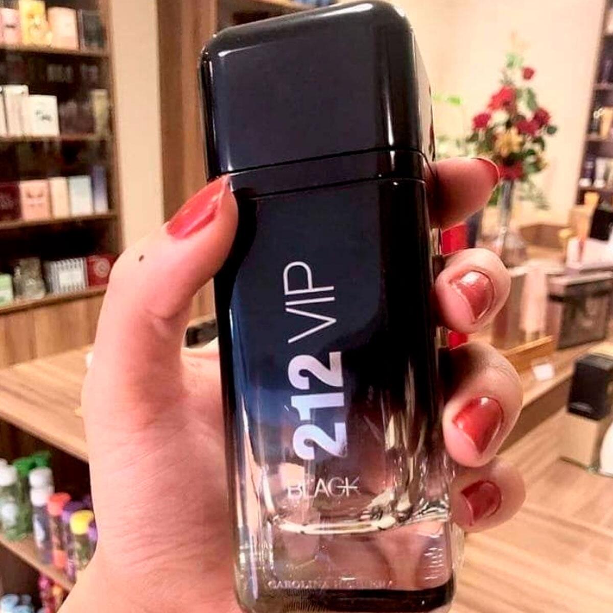 Comprar Perfume Masculino 212 VIP Black Carolina Herrera Eau de